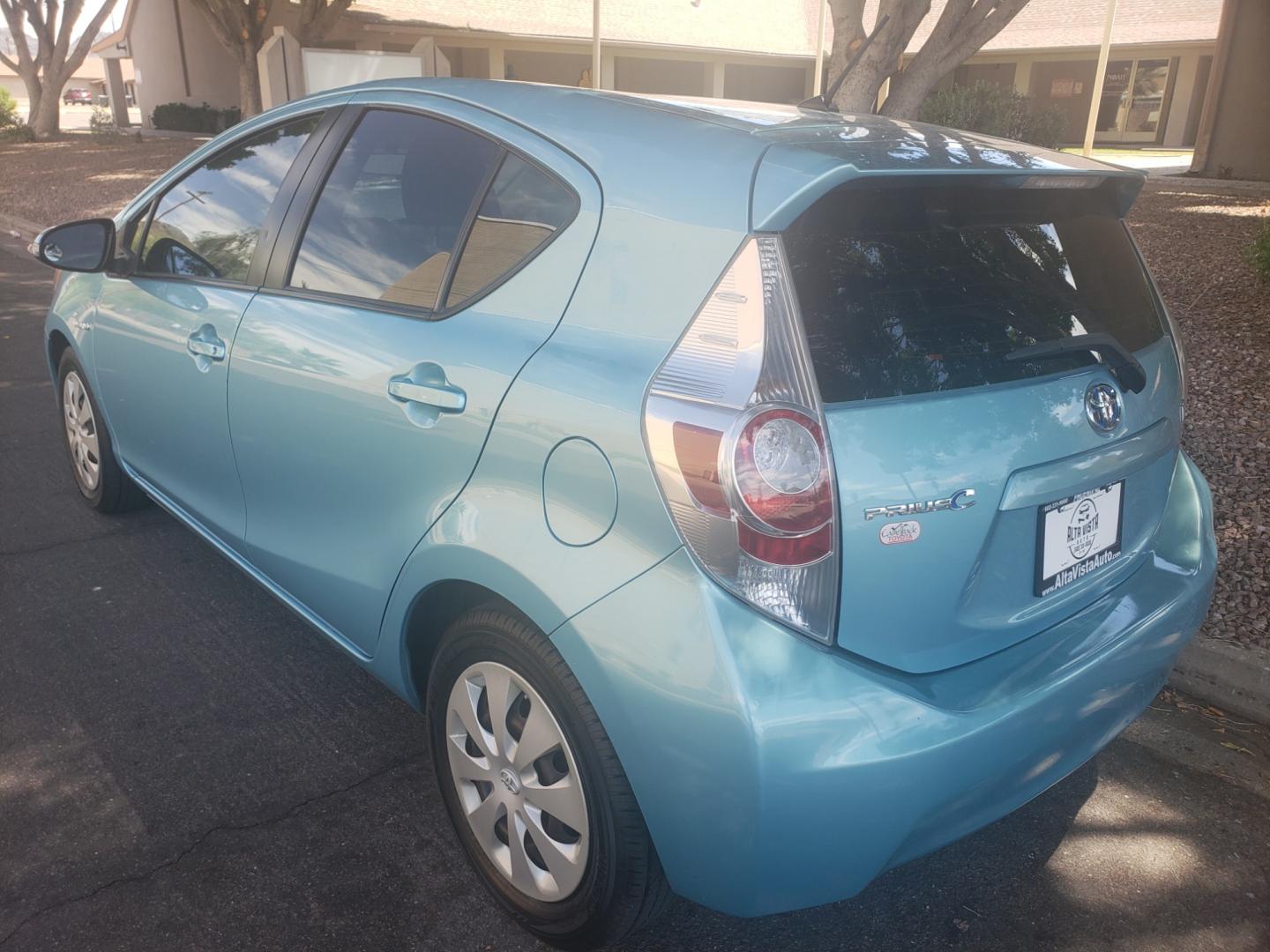 2013 Toyota Prius c C (JTDKDTB36D1) with an 1.5L L4 16V DOHC TURBO engine, Continuously Variable Transmission transmission, located at 323 E Dunlap Ave., Phoenix, AZ, 85020, (602) 331-9000, 33.567677, -112.069000 - 2013 Toyota Prius C,..... EXCELLENT condition, A Real Must See!!.... No accidents, Power everything, Ice cold ac, Stereo/CD player, bluetooth, phone sync, Clean black and gray interior with gray cloth seats in near perfect condition, power windows, power door locks, clean Arizona title, Runs and Dri - Photo#5